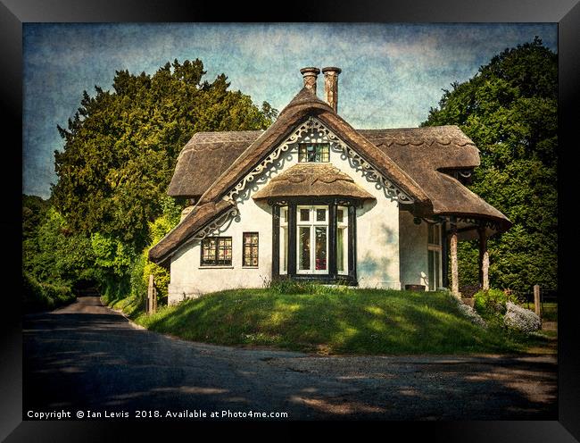 A  Thatched Cottage At Sulham Framed Print by Ian Lewis