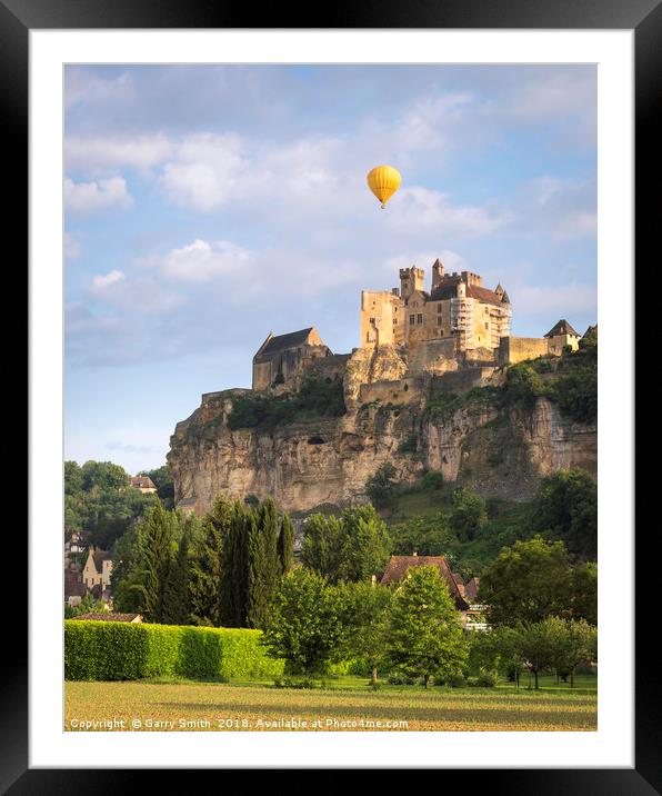 Hot Air Ballon Over Chateau de Beynac, France. Framed Mounted Print by Garry Smith