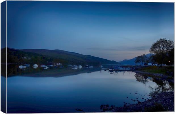 Tranquil dusk Canvas Print by paul green