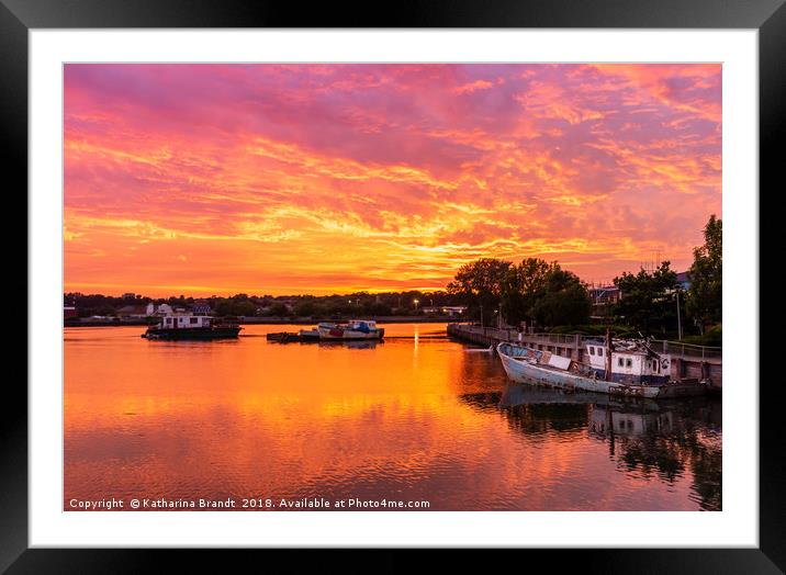 Sunset over the Itchen River in Southampton, UK Framed Mounted Print by KB Photo