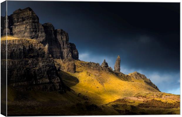 Old Man of Storr Canvas Print by Frank Heumann