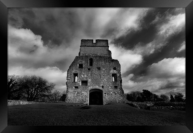 Donnington Castle Ruins Framed Print by Samantha Higgs