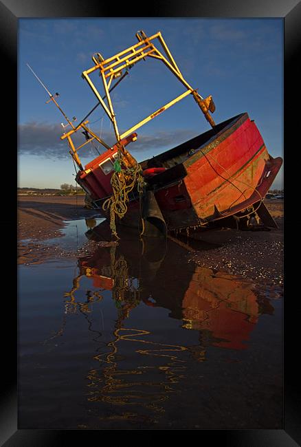 Boat on the Exe Estuary Framed Print by Pete Hemington