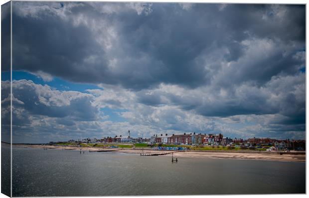 Southwold beach and lighthouse. Canvas Print by Linda Cooke
