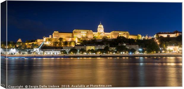 Panoramic view of the castle in Budapest Canvas Print by Sergio Delle Vedove
