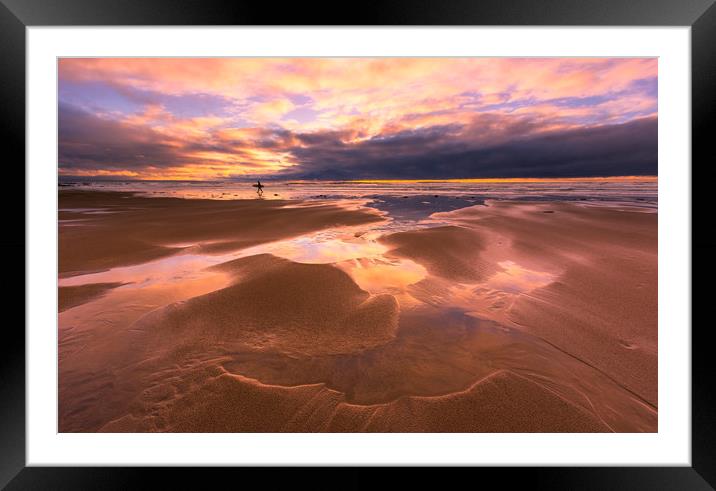 Heading Home Framed Mounted Print by Lee Thorne