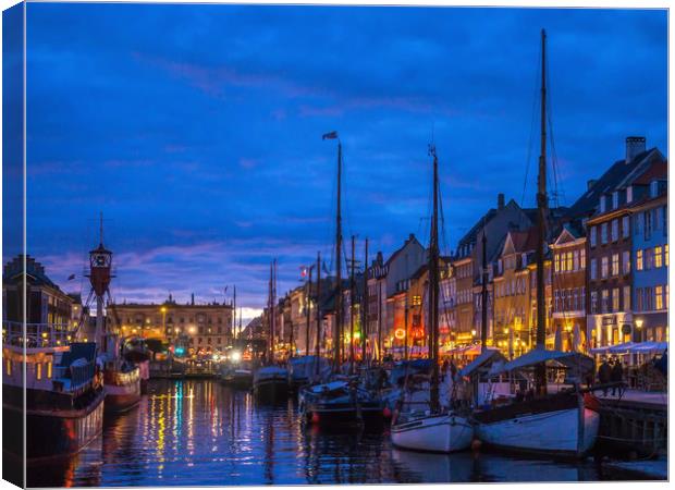 The old harbour area of Nyhavn in Copenhagen Canvas Print by George Robertson