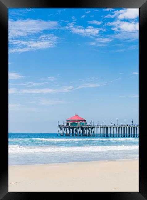 Huntingdon Beach Pier, Los Angeles, USA. Framed Print by Maggie McCall