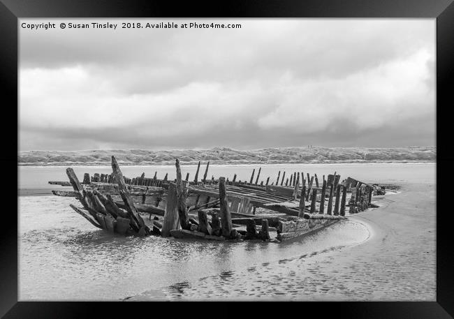 Southport shipwreck Framed Print by Susan Tinsley
