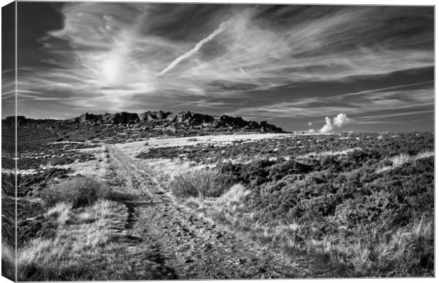 Footpath to Stanage Edge                      Canvas Print by Darren Galpin