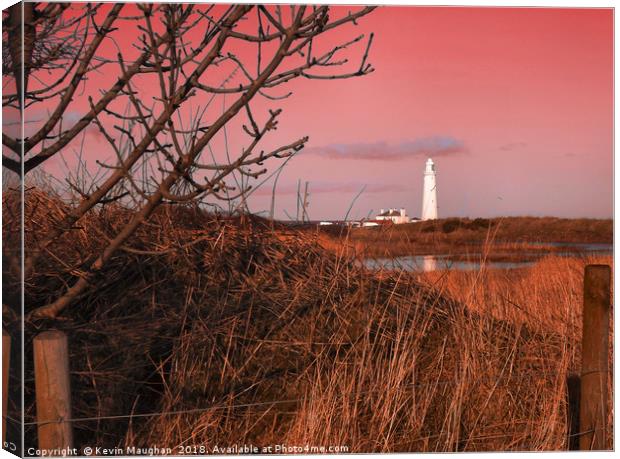 St Marys Lighthouse Canvas Print by Kevin Maughan