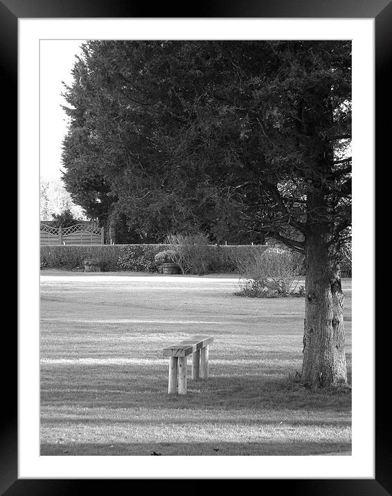 A sit in the park Framed Mounted Print by kelly Draper