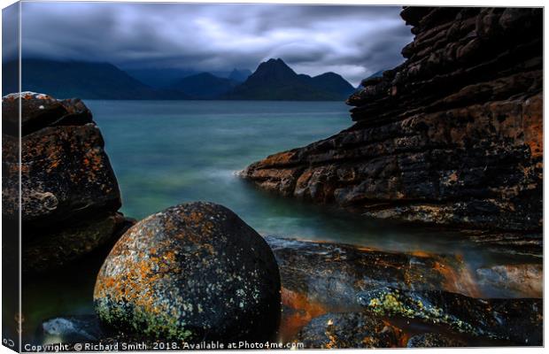 The round stone at Elgol Canvas Print by Richard Smith
