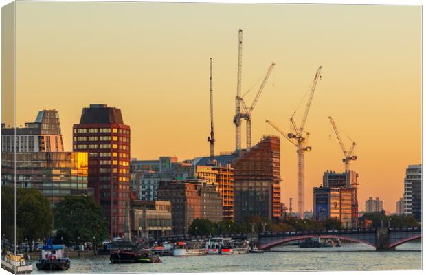 London at sunrise   Canvas Print by chris smith