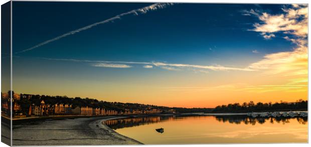 River Medway at sunset Canvas Print by Kia lydia