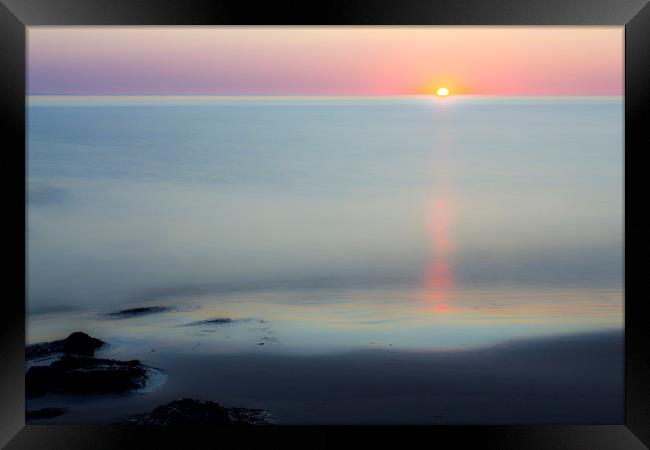 Sunset at Killantringan Beach Framed Print by Derek Beattie