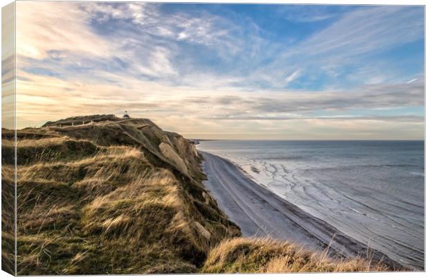 Sheringham cliffs and the coastwatch station Canvas Print by Gary Pearson