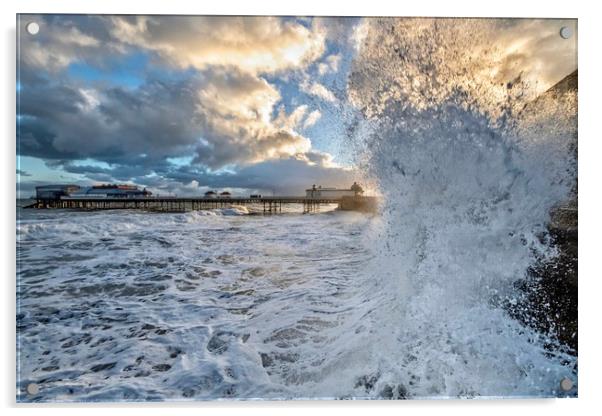 Crashing waves in Cromer Acrylic by Gary Pearson