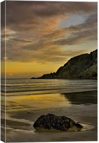 Mevagissey Beach At Sunset. Canvas Print by Jim kernan