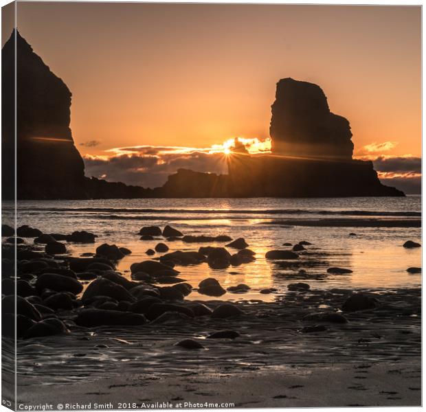 Setting sun beyond the seastack at Talisker Point Canvas Print by Richard Smith