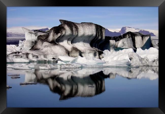  Jökulsárlón Glacier Lagoon Framed Print by Tony Bates