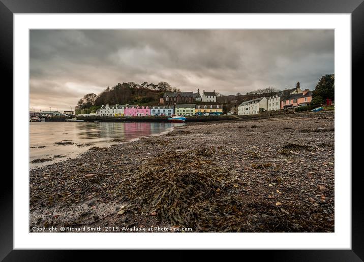 This photograph makes the beach appear really long Framed Mounted Print by Richard Smith