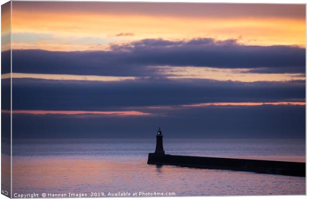 Tynemouth Lighthouse sunrise  Canvas Print by Hannan Images