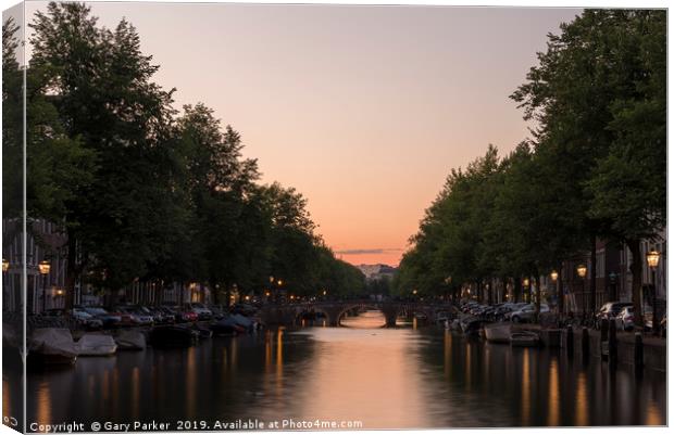 Sunset, looking down a canal in Amsterdam. Canvas Print by Gary Parker
