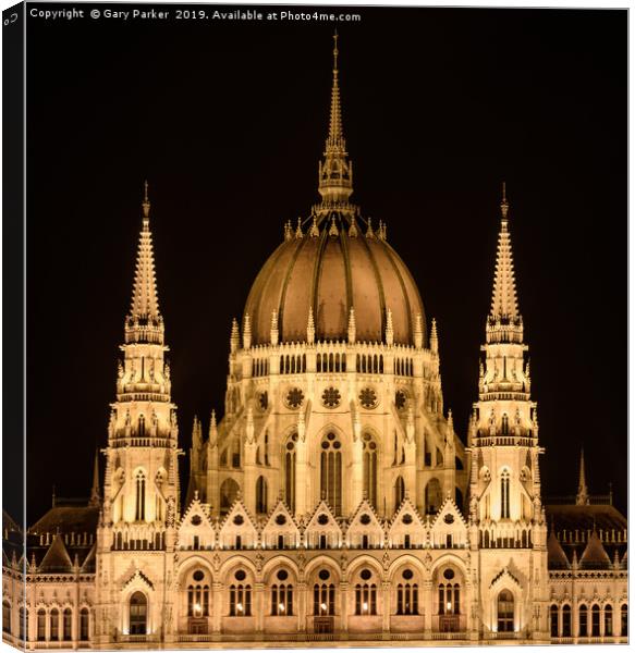 The main dome of the Hungarian parliament building Canvas Print by Gary Parker