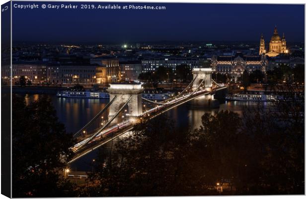 Szechenyi chain bridge budapest, lit up at night Canvas Print by Gary Parker