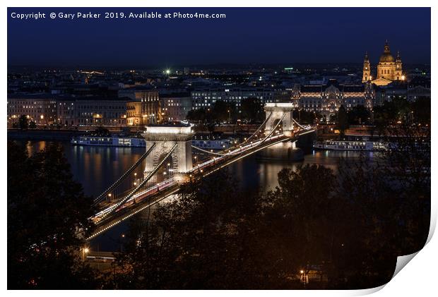 Szechenyi chain bridge budapest, lit up at night Print by Gary Parker