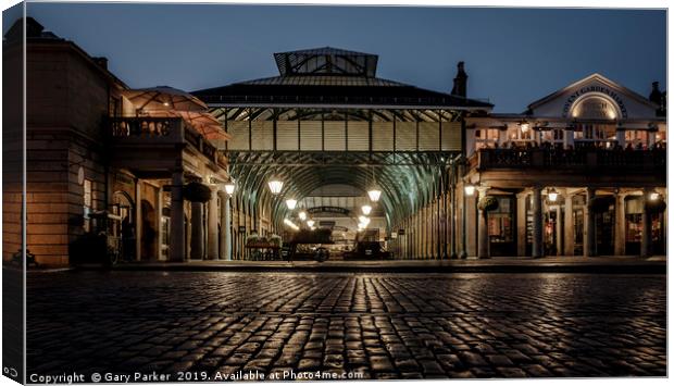 Covent Garden by night Canvas Print by Gary Parker