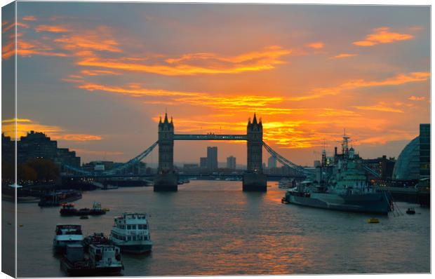 sunrise over londons towerbridge  Canvas Print by Emma whipple