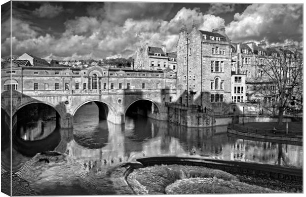 Pulteney Bridge & River Avon in Bath Canvas Print by Darren Galpin