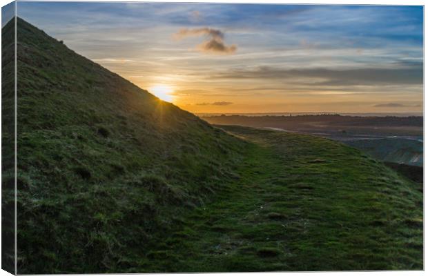 The sunset around the hill Canvas Print by David Wilson