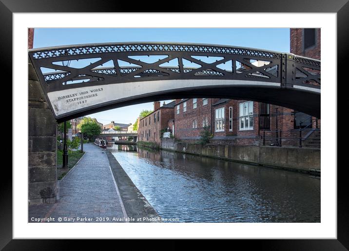 Old iron bridge spanning a Birmingham canal Framed Mounted Print by Gary Parker