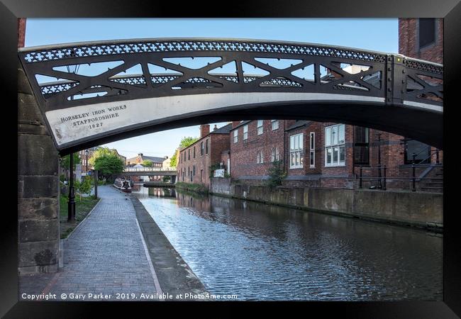 Old iron bridge spanning a Birmingham canal Framed Print by Gary Parker