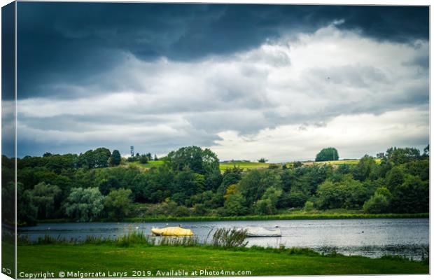 Panorama of Linlithgow Loch in Linlithgow, Scotlan Canvas Print by Malgorzata Larys