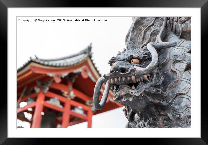 Dragon statue in front of the kiyomizu-dera temple Framed Mounted Print by Gary Parker