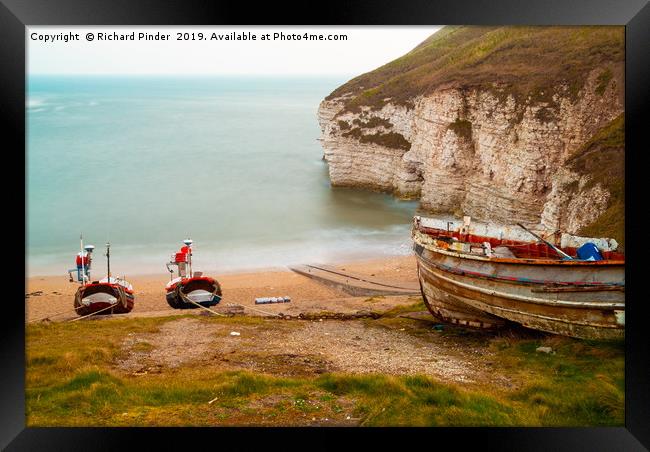 Flamborough North Landing. Framed Print by Richard Pinder