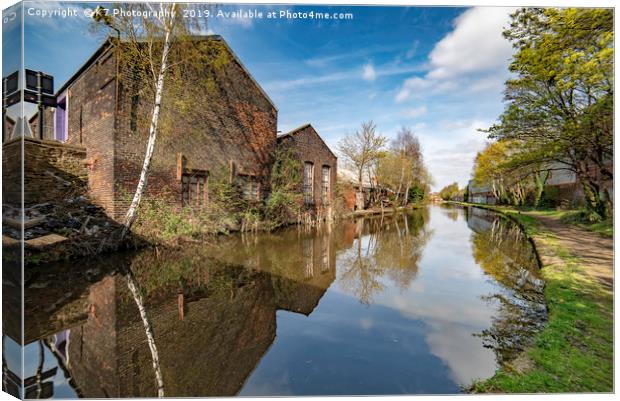 Towards Tinsley on the South Yorkshire Navigation Canvas Print by K7 Photography
