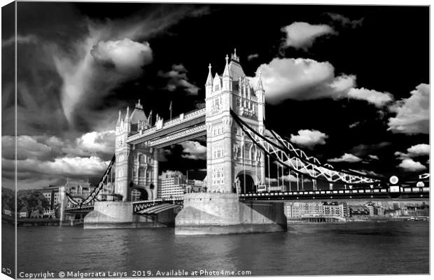 Tower Bridge in London in black and white  Canvas Print by Malgorzata Larys