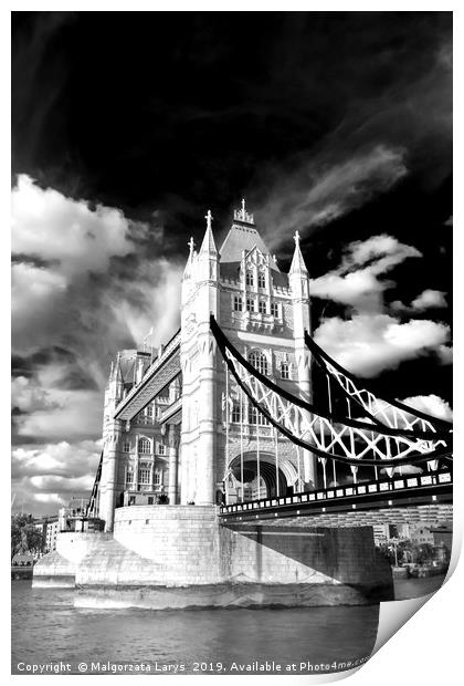 Tower Bridge in London in black and white  Print by Malgorzata Larys