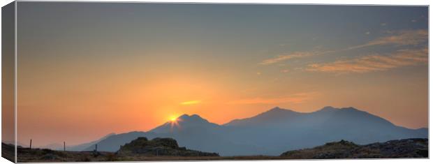 Snowdon sunset Canvas Print by Rory Trappe