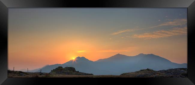 Snowdon sunset Framed Print by Rory Trappe