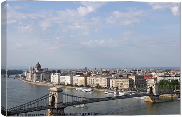 Chain bridge and Hungarian Parliament Budapest Canvas Print by goce risteski