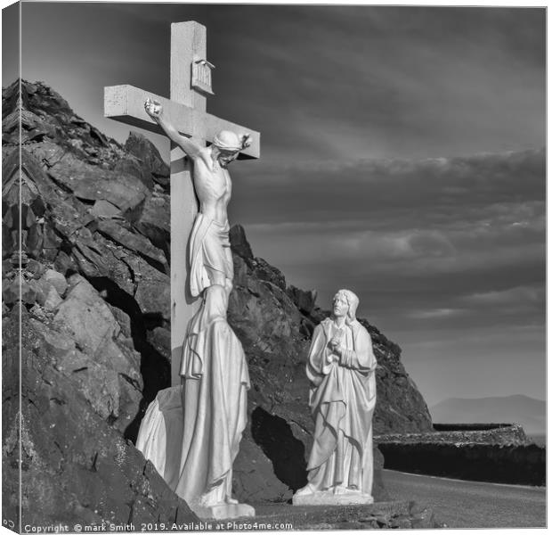 Statue of the Crucifixion, Slea Head Drive  Canvas Print by mark Smith