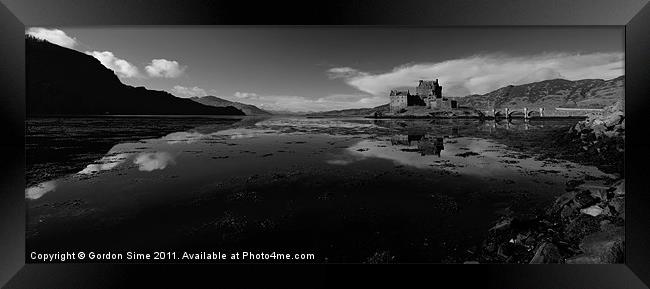 Eilean Donan Castle Framed Print by Gordon Sime