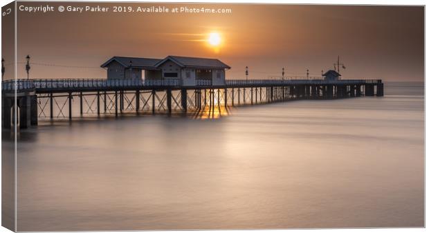 Penarth Pier, Cardiff, at sunrise  Canvas Print by Gary Parker