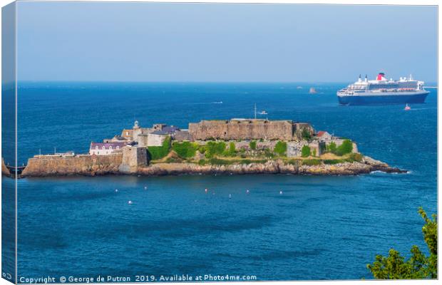 Castle Cornet and the Queen Mary 2 Canvas Print by George de Putron
